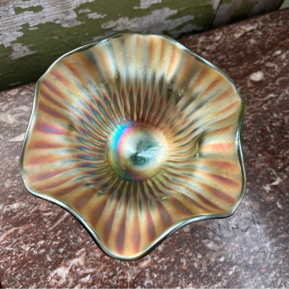 Carnival glass footed dish. Beautiful condition. - Picture 2 of 6